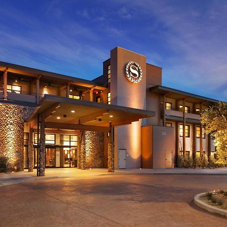 Sheraton Redding Hotel At The Sundial Bridge Exterior foto