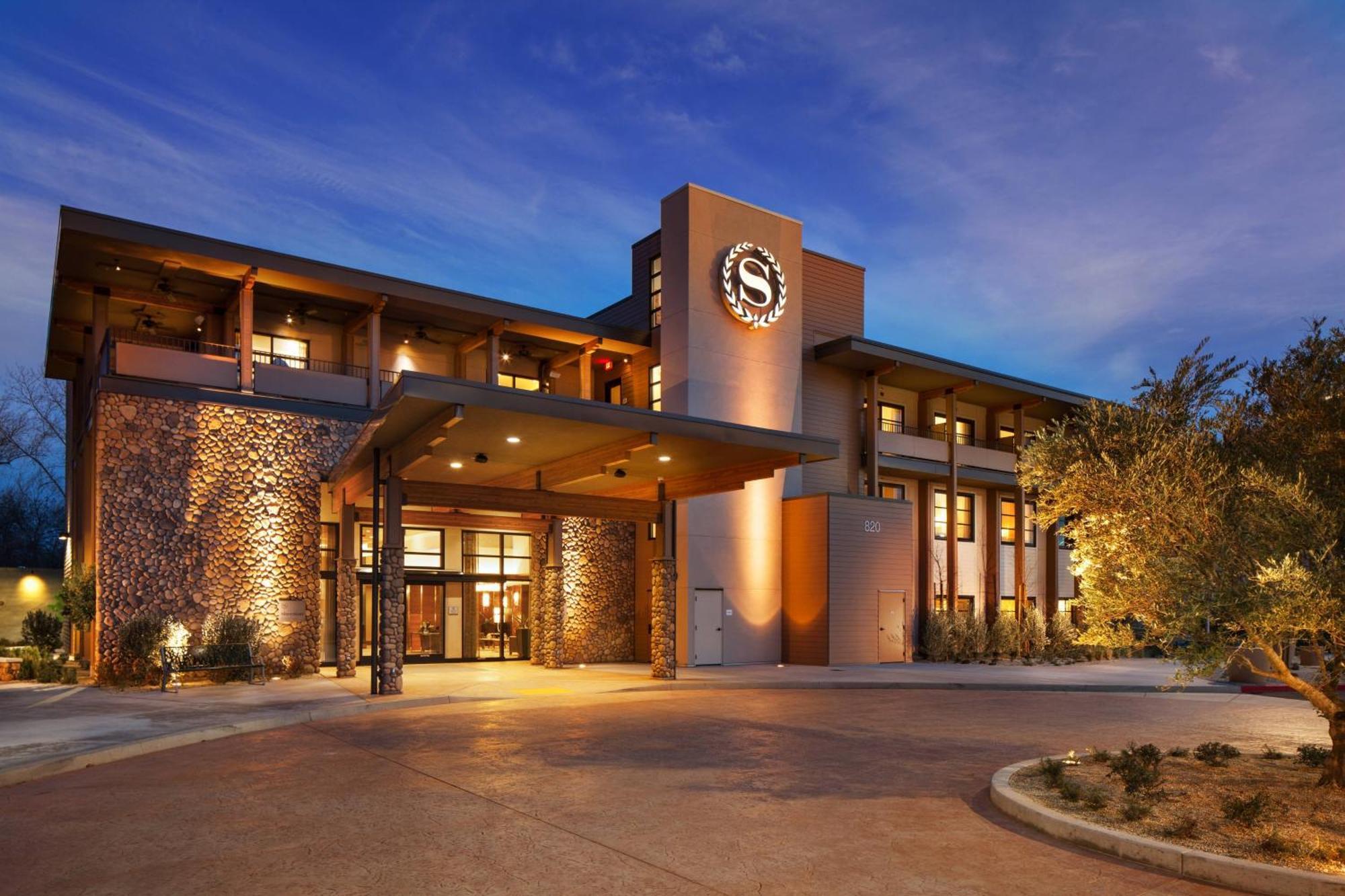 Sheraton Redding Hotel At The Sundial Bridge Exterior foto